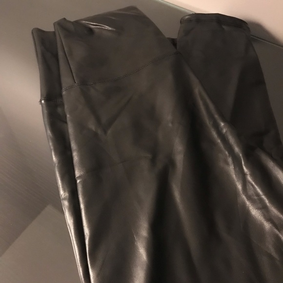 Faux leather tights - Picture 2 of 2